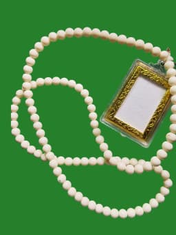 Phra Luang Ta Maa Over Brahma Amulet with Plastic Bead Rosary from Wat Tham Mueang Na, Lampang — รูปที่ 2