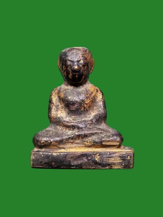 Phra Ratana Loo Yohra Ancient Cast Amulet, Ayutthaya Period, Neck Pendant Size, Gold-Plated (Aged), with Lacquer and File Marks