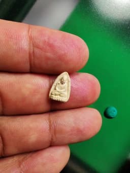 Luang Pu Tuad Chiao, back embedded with gem fragments, consecrated by Luang Pho Chamnian, Wat Tham Suea, Krabi — รูปที่ 3